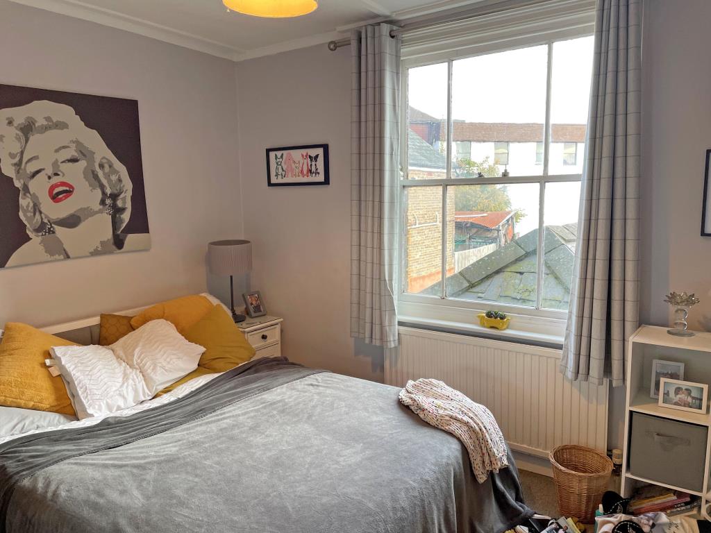 Lot: 54 - RESIDENTIAL INVESTMENT IN TOWN CENTRE -